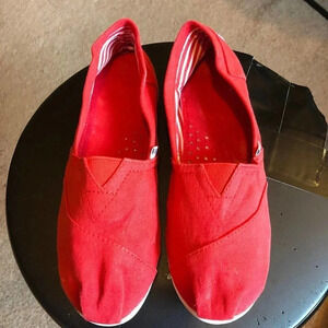 Toms Women Slippers size 5-7